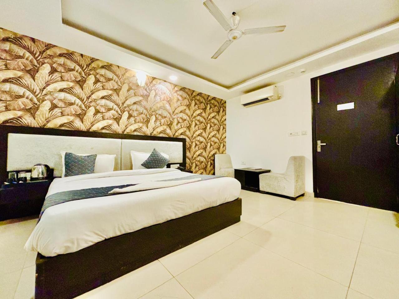 ניו דלהי The Bellwood Suites Near Igi Airport מראה חיצוני תמונה