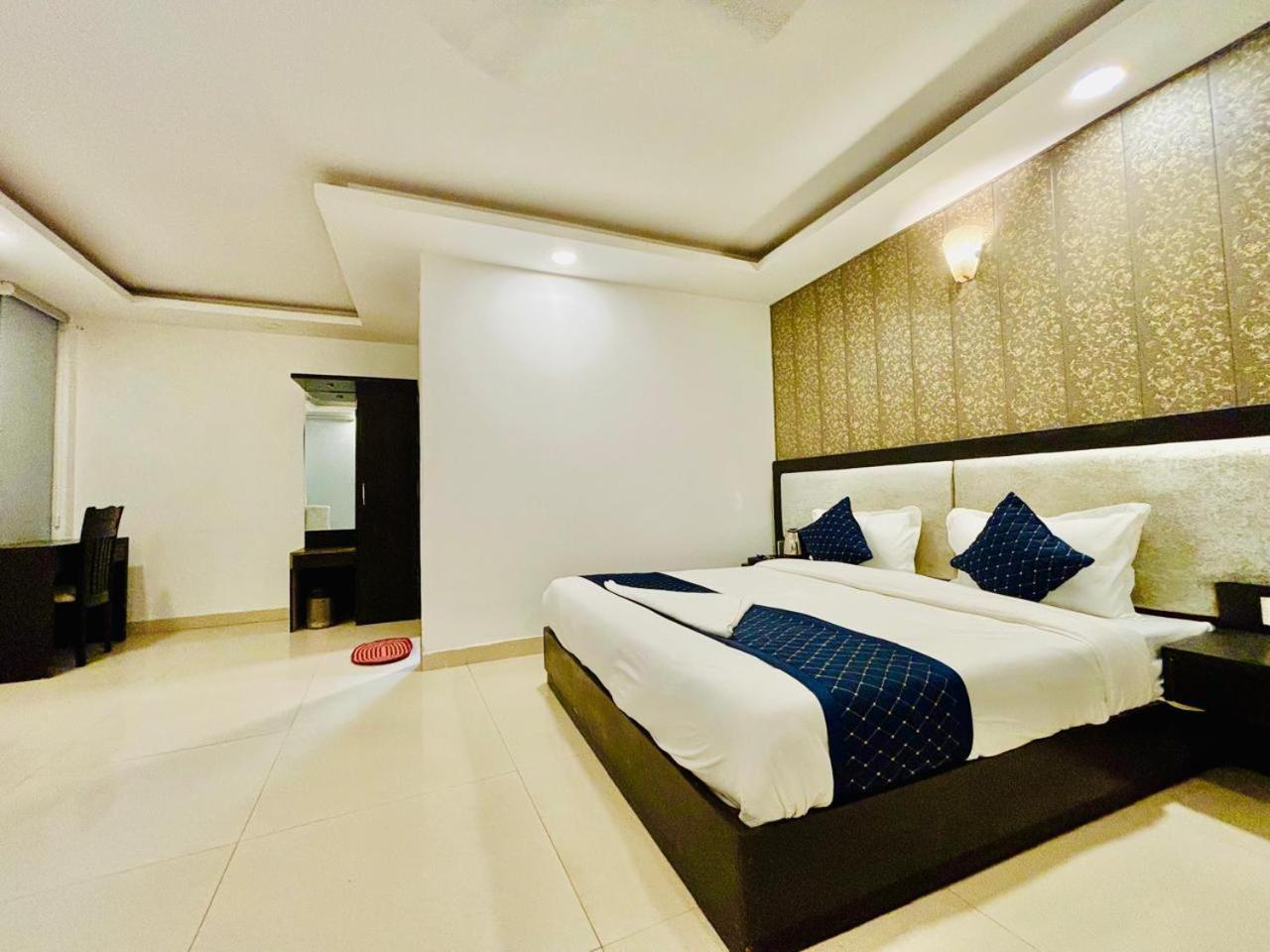 ניו דלהי The Bellwood Suites Near Igi Airport מראה חיצוני תמונה